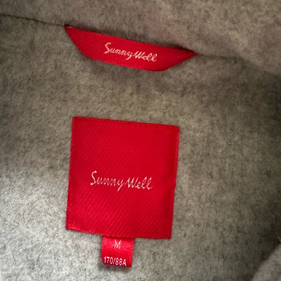 Stylish Gray Women's Wool Coat - Picture 2 of 4